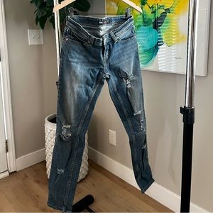 Levi’s mid rise skinny Jean size 2